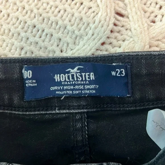 Black High rise shorts - Picture 3 of 3